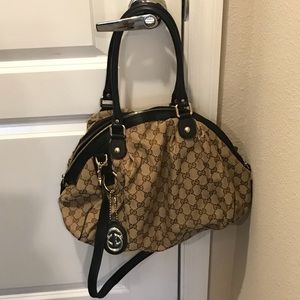 GUCCI
Beige/Brown GG Canvas Sukey Medium Bag
